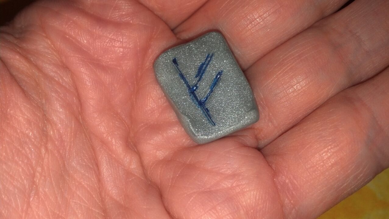 the rune amulet to attract wealth