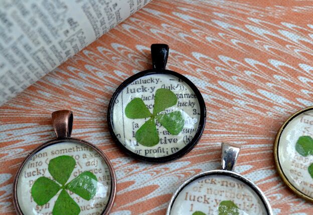 Talisman in the form of a four leaf clover to attract luck and money